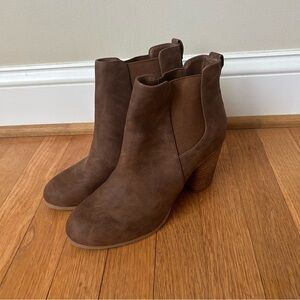 Madden Girl Brown Denver Chelsea Round Toe Heel Ankle Boots Booties Size 8.5